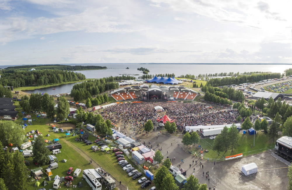 Haloo Helsinki! on kiistatta yksi viikonlopun suosituimmista yhtyeistä. Kuva Kalle Kervinen