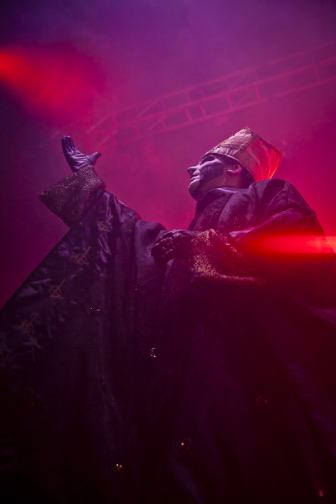 Kukaan ei tiedä Papa Emeritus III:n oikeaa nimeä. Kuva: Tuukka Pakarinen