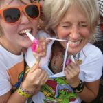 Tältä Paula Turpeisen (vas.) festarityyli näytti noin neljä vuotta sitten.