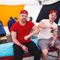 Veljekset Tatu Ja Niko Hakkarainen vastaavat Niittyleirinnän Joensuun Hierontakoulun pisteestä. Kuva: Svante Gullichen