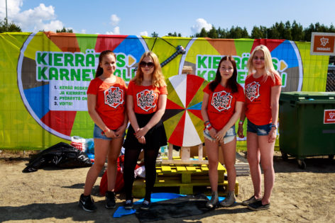 Kun osaat lajitella roskasi, pääset pyöräyttämään kierrätysonnenpyörää Ravileirinnässä. Kuva: Antti Pitkäjärvi