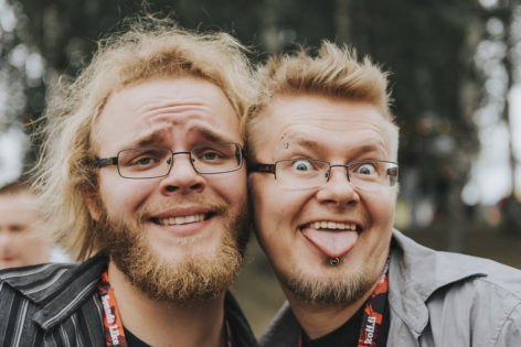 Punapäät saavat Iiro Tuovisen ja Samu Heikinmatin polvet lyömään loukkua.