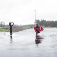 Sateesta huolimatta skeittikisoissa oli kova meno. Kuva: Inka Nevalainen