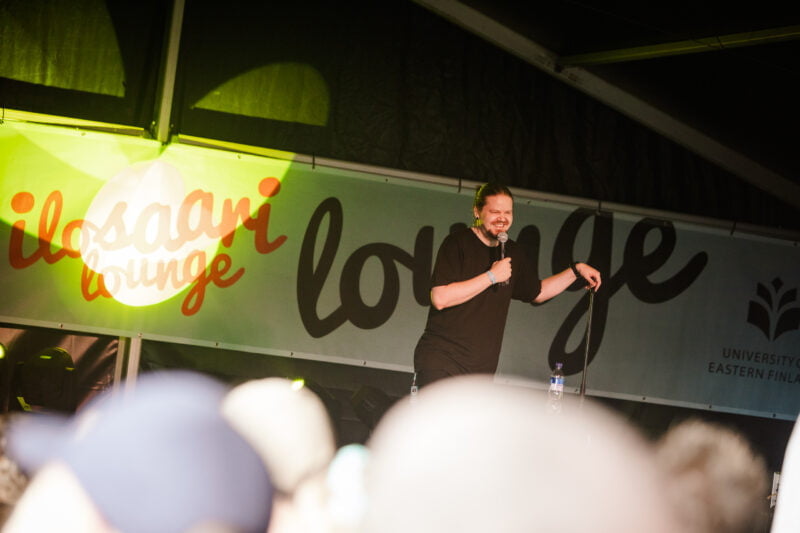 Standup Ilosaari Loungessa. Kuva: Minna Karhunen