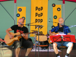 Duo Spektaakkeli, Joensuun torilava 12.7.2006. Kuva: Juhana Ven�l�inen.