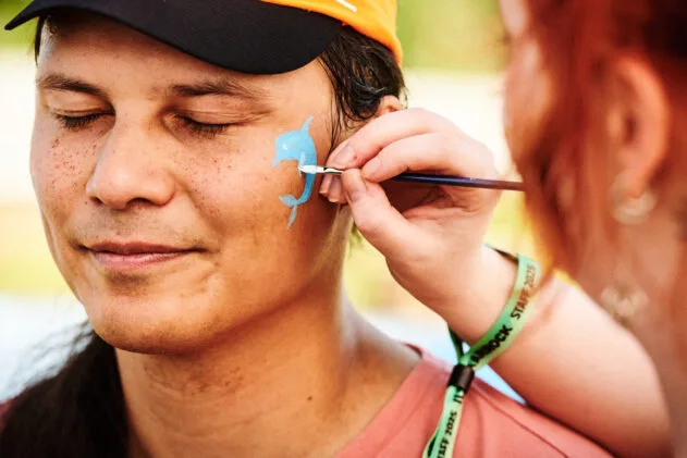 Is that a dolphin on your cheek or are you just happy to see me? Photo: Arttu Kokkonen / Ilosaarirock 2025