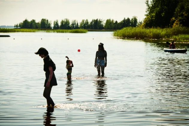 Cooling off. Photo: Arttu Kokkonen / Ilosaarirock 2025
