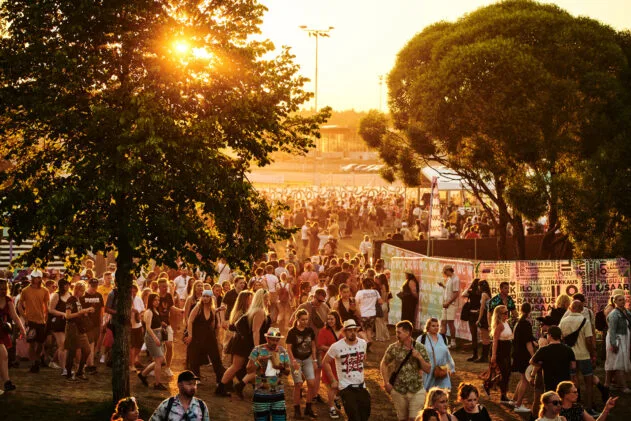 Sunset moments. Photo: Arttu Kokkonen / Ilosaarirock 2025