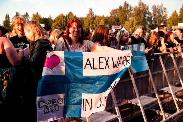 Front row for Alex Warren, of course! Photo: Jessica Ehrström / Ilosaarirock 2025