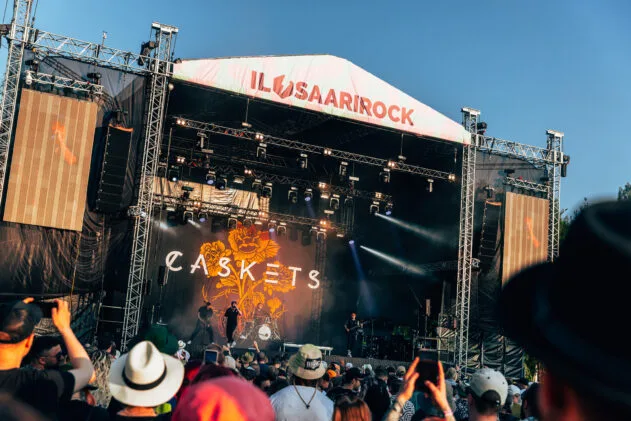 Caskets (UK). Photo: Roosa-Maria Kauppila / Ilosaarirock 2025