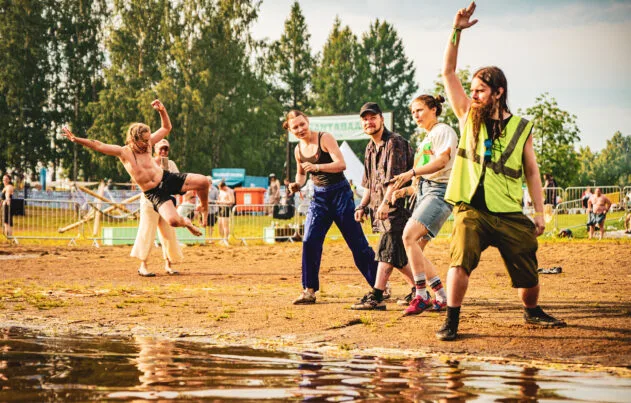 Ready, set, go, SWIM! Photo: Oskari Hassinen / Ilosaarirock 2025