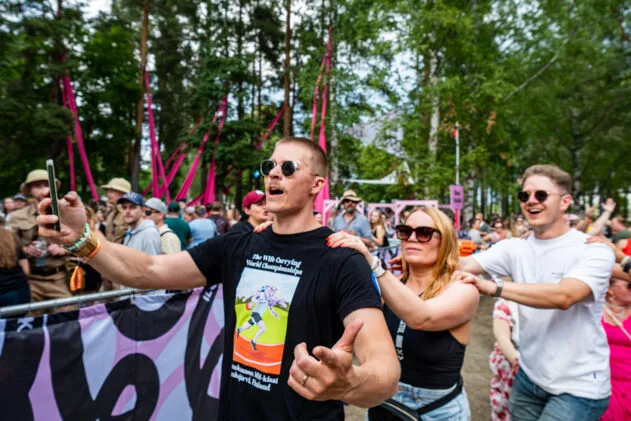 From wife carrying to festival boogeying. Photo: Timo Uimi / Ilosaarirock 2025