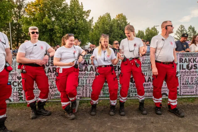First aid groove! Photo: Pasi Räsämäki / Ilosaarirock 2025