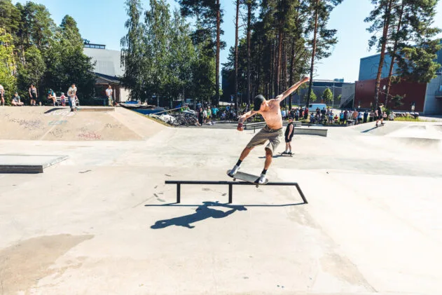 Rujon skeittikisat. Kuva: Roosa-Maria Kauppila / Ilosaarirock 2025