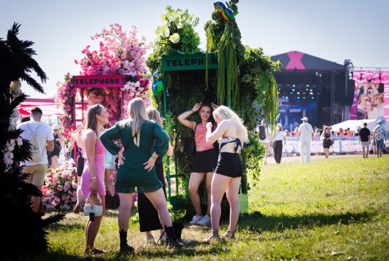 Ilosaarirock_2025_Kukkasomisteet_kuvaaja_MarkusKorpi-Hallila