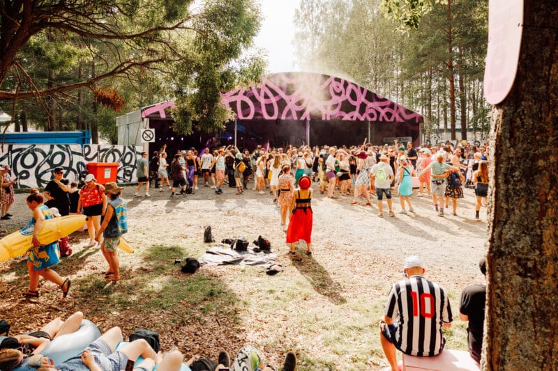 Ilosaarirock_2025_Oho!-lava_kuvaaja_AnttiPitkajarvi