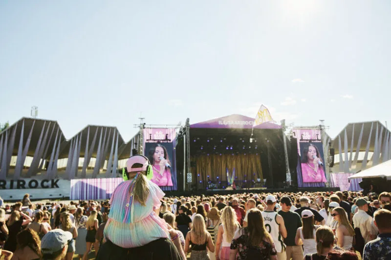 Mirella Ilosaarirockin Päälavalla perjantaina 17.7.2026. Kuva: Arttu Kokkonen