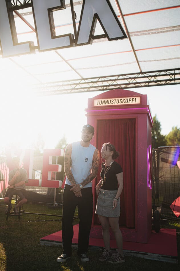 Sun's out at Lauri Haav's meet & greet. Photographer: Ellinoora Luokkakallio